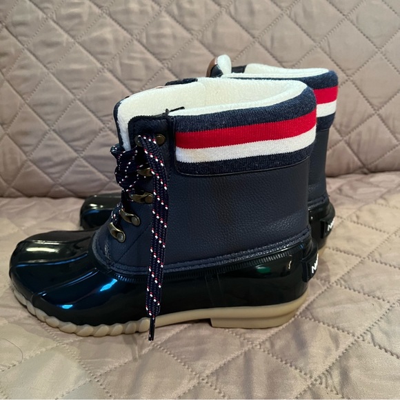 Nautica Meloday Women's Winter Boots. Navy Duck Boots - Picture 4 of 9